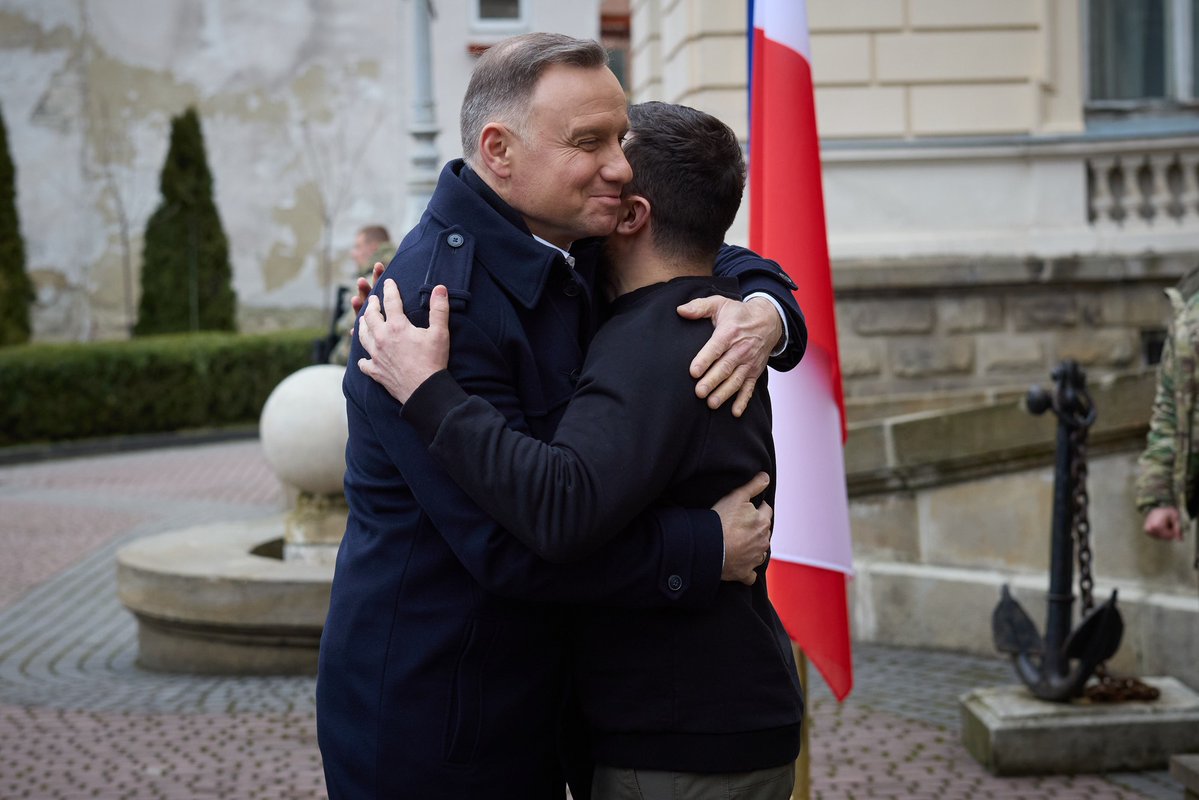 President of Ukraine @ZelenskyyUa: From the first days of the full-scale invasion, we've felt the support of our fraternal peoples of Poland and Lithuania.  I am grateful to Andrzej Duda and Gitanas Nausėda for their visit. Thank you for helping our people