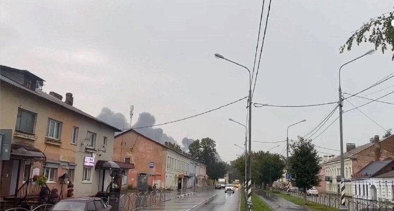 Ein Flugzeug wurde durch einen ukrainischen Drohnenangriff in der Region Nischni Nowgorod beschädigt, - Russisches Verteidigungsministerium