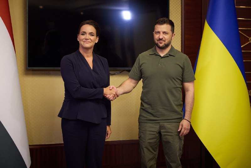 Präsident Selenskyj traf sich mit der ungarischen Präsidentin Katalin Novak