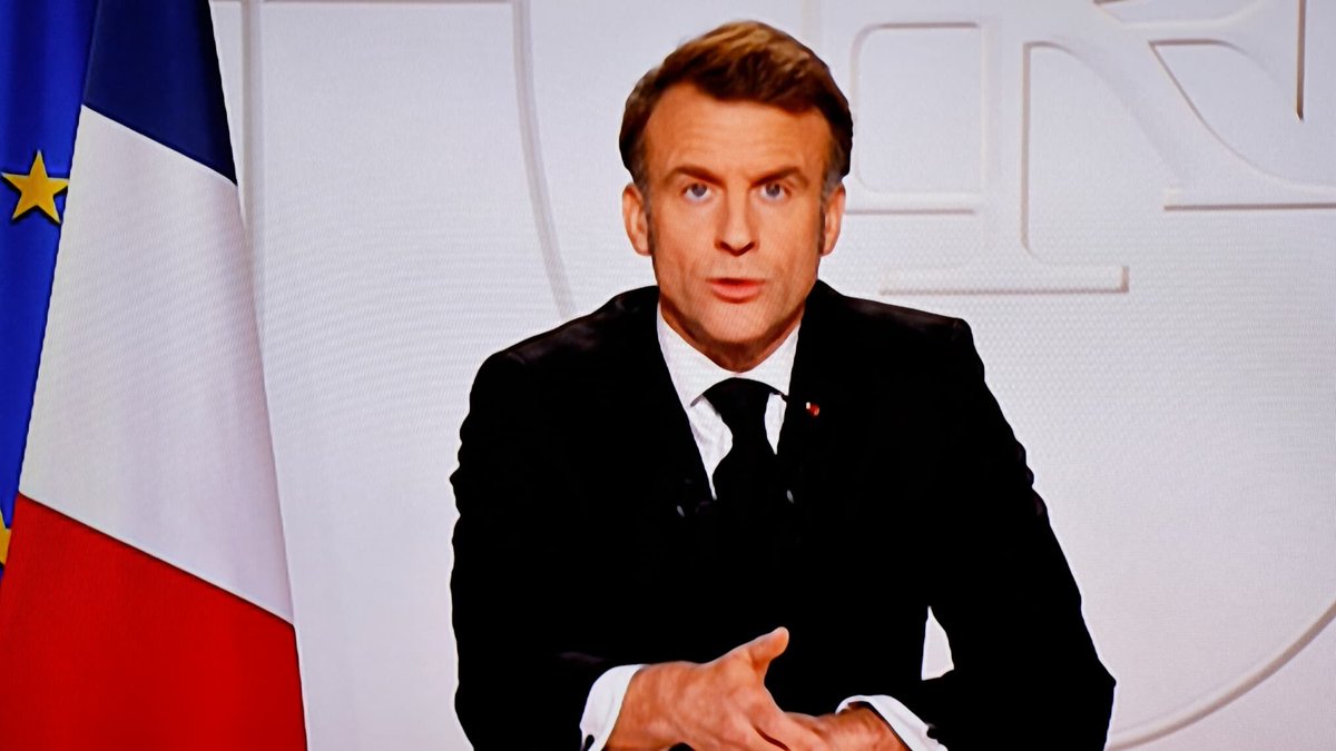 Macron announces meeting in Paris of chiefs of staff of countries ready to guarantee future peace in Ukraine