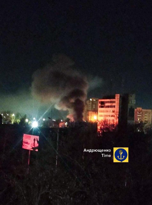 Se reporta un gran incendio en la parte central de Mariupol ocupada