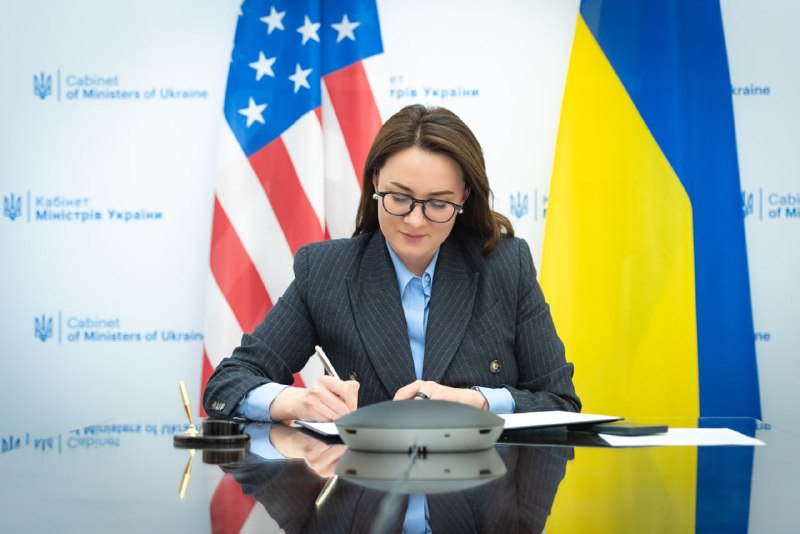 Ucrania y Estados Unidos firmaron un memorando sobre un acuerdo sobre minerales, según el ministro de Economía Svyrydenko. A continuación, se ultimará el texto del Acuerdo sobre Minerales y se firmará. Posteriormente, será ratificado por los parlamentos.