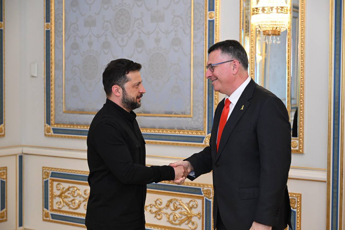 Foreign Minister @gidonsaar with @ZelenskyyUa, hours after Sa’ar became the first Israeli government official in three years to condemn Russia. Sa’ar said that Israel “condemns Russian strikes against civilians.”