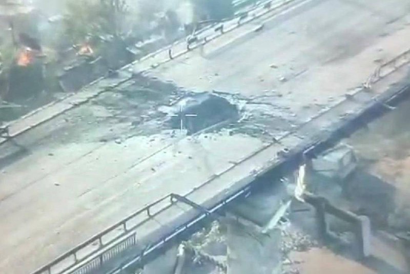 Kherson regional administration: at about 18:00 Russian aviation dropped 2 guided bombs at the bridge to Korabel district in Kherson, damaging it