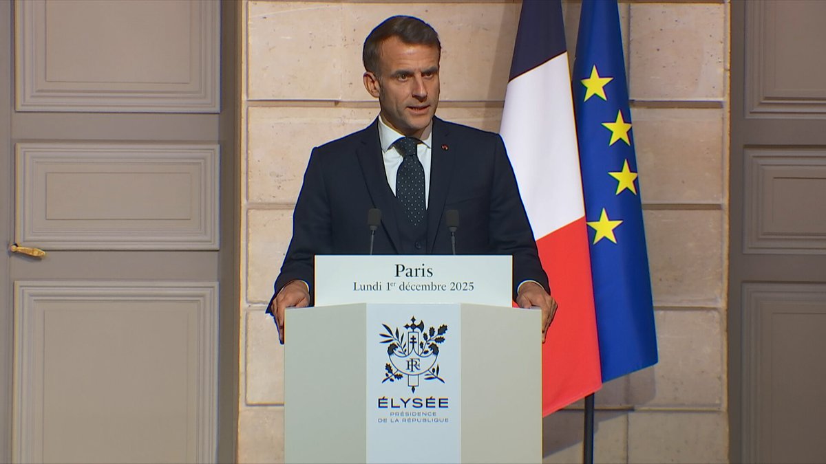 Emmanuel Macron points out that at a time when we are talking about peace, Russia continues to kill.