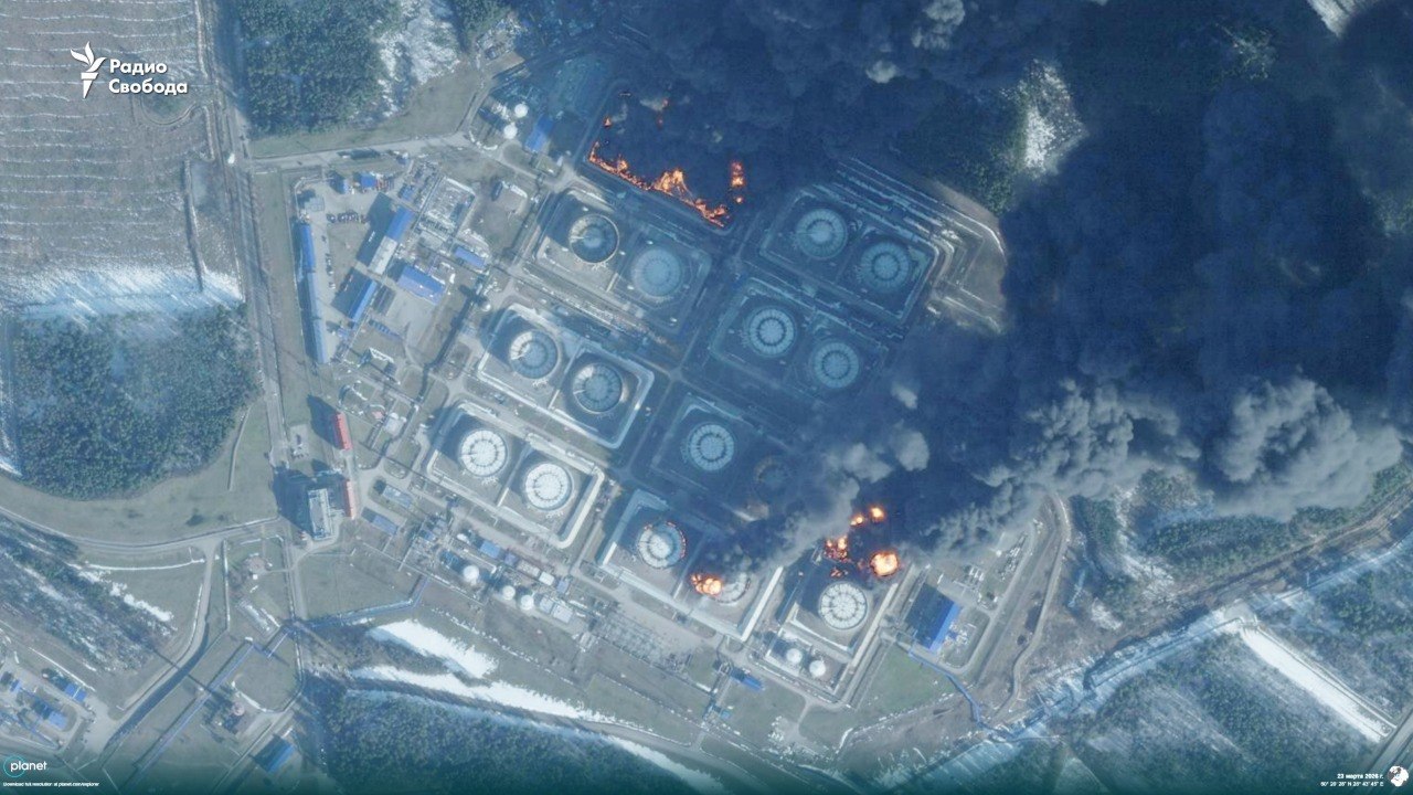 Imágenes satelitales que muestran incendios en el depósito de combustible en Primorsk, en la región de Leningrado.