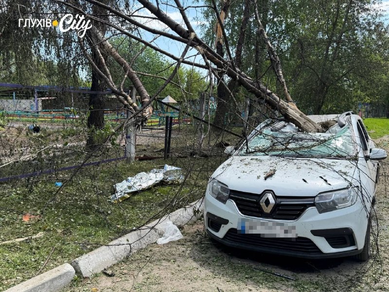 مقتل شخصين وإصابة أربعة آخرين بجروح نتيجة غارات جوية بطائرات مسيرة في هلوخيف بمنطقة سومي