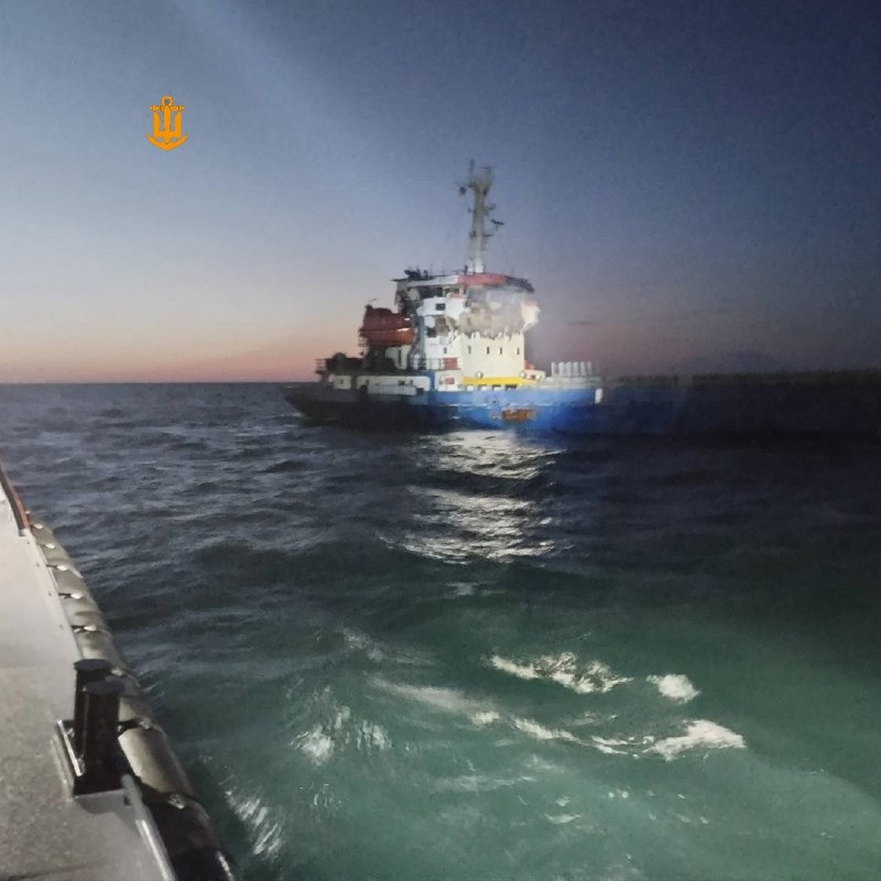 Russische Drohnen griffen das Trockenfrachtschiff ANT an, das unter der Flagge von Vanuatu (dem Eigentümerland des Schiffes, der Türkei) mit Ladung an Bord von einem Hafen in der Region Odessa nach Türkei unterwegs war. Zwei Personen wurden verletzt.