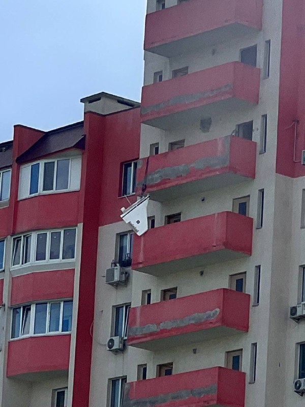 Eine Drohne soll ein Wohnhaus in Brovary getroffen haben. Zuvor war keine Flugwarnung ausgegeben worden.