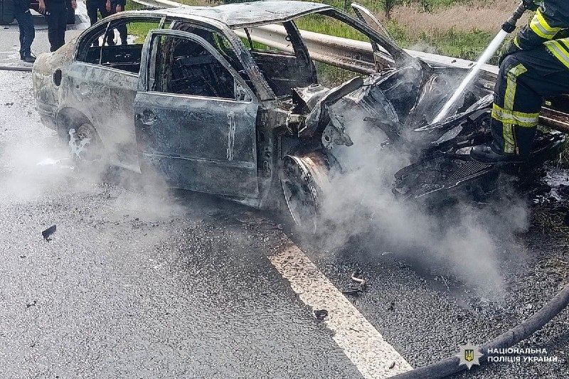 Bei einem Drohnenangriff auf ein Auto im Bezirk Tschuluiw der Region Charkiw wurden zwei Menschen verletzt.