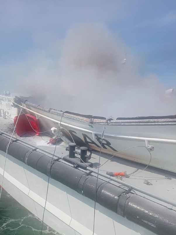 Russland hat zwei Boote des Seenotrettungsdienstes angegriffen, die eine humanitäre Mission im ukrainischen Seekorridor durchführten. Es gab Opfer. Die Evakuierung durch Boote der ukrainischen Marine ist im Gange.