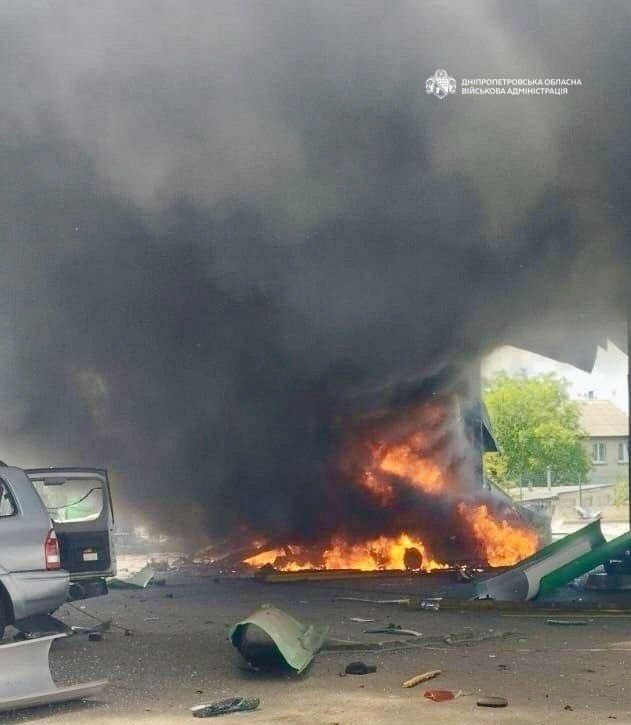 أُصيب شخص واحد بجروح نتيجة غارات جوية بطائرات مسيرة على محطات الوقود في منطقة بافلوهراد بإقليم دنيبروبيتروفسك.