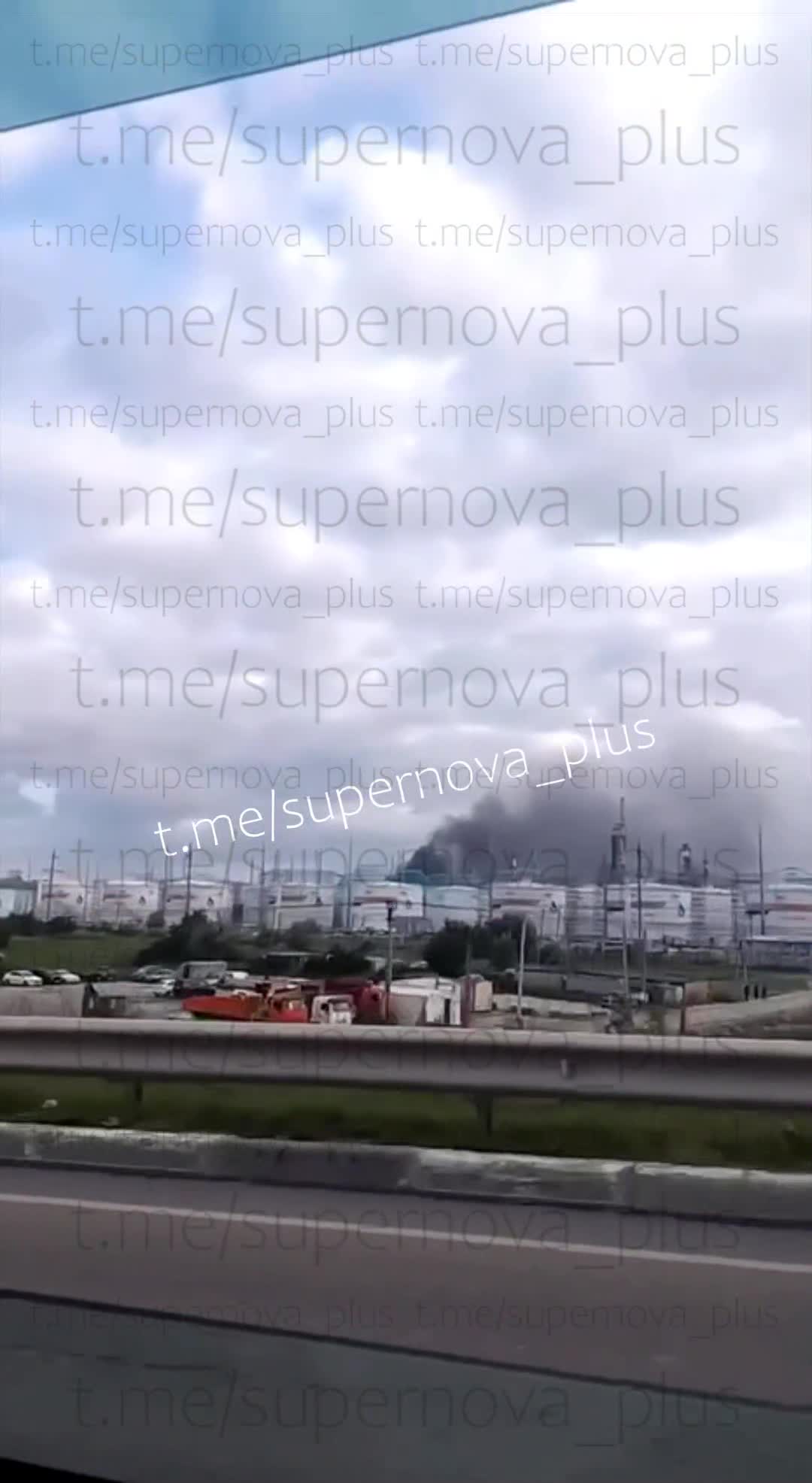 Feuer nach Explosionen in Ölraffinerie in Slavyansk-na-Kubani