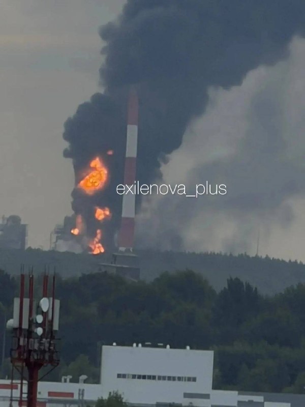 Drones han atacado una refinería de petróleo en Nizhnekamsk, Tatarstán.